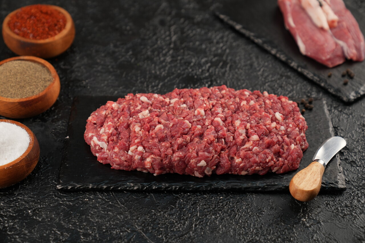 لحمة مجروشة على السيخ